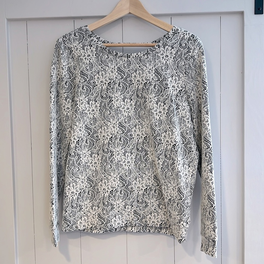 Hinge sweater